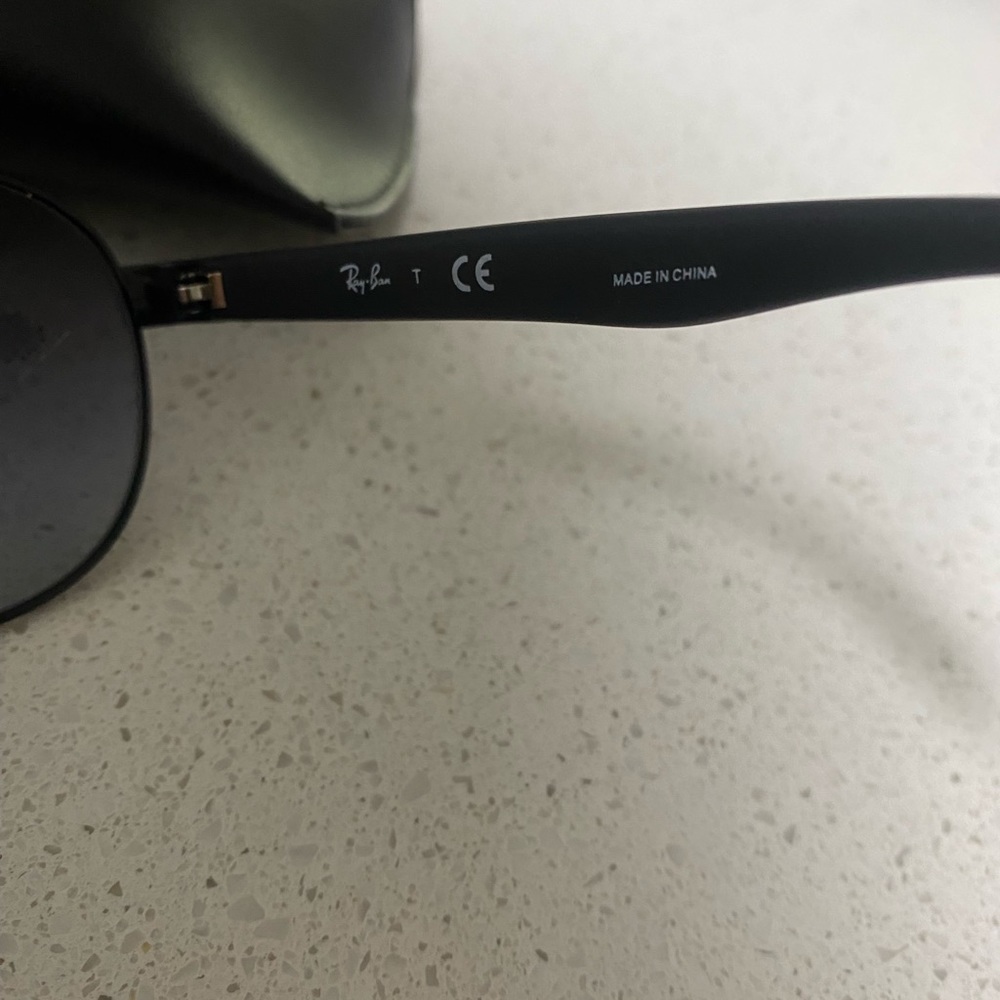 Aviator Raybans - Picture 6 of 6